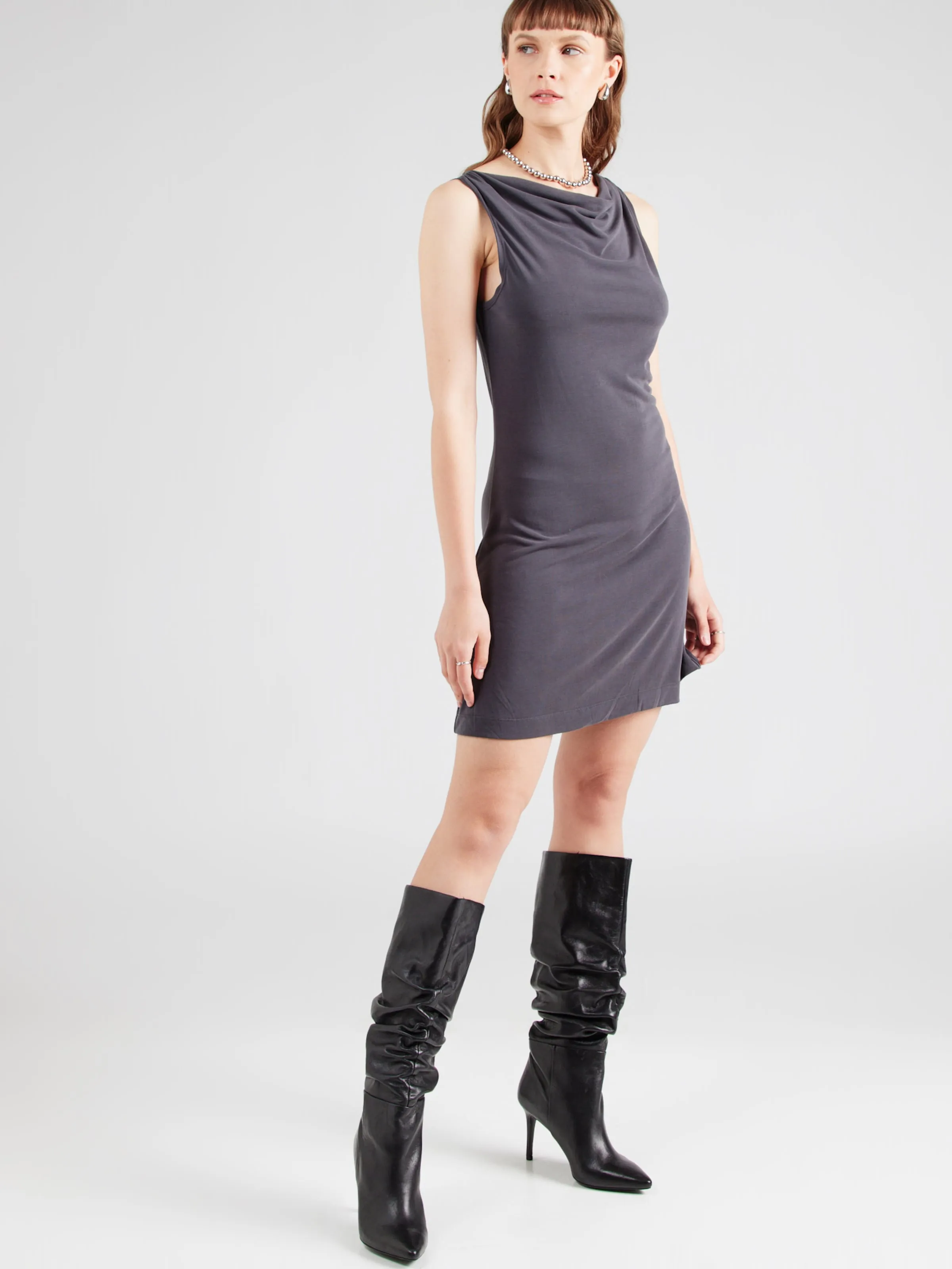 Vestido Monki en Gris